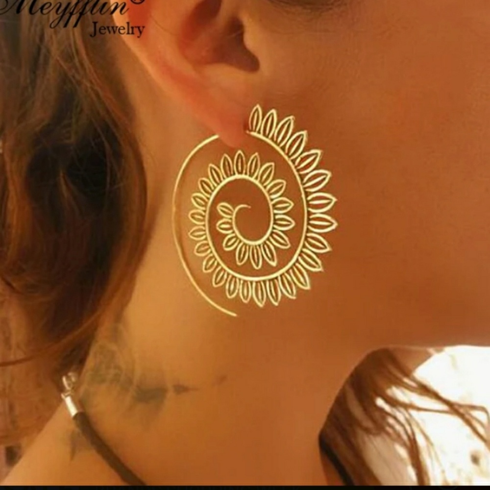 Boho Spiral Hoop Gold Leaf Earrings - Picture 4 of 8